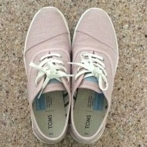 Light pink canvas Toms
